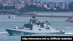 Фрегат Черноморского флота России «Адмирал Григорович» в Севастопольской бухте. Архивное фото