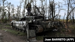 Уничтоженный российский танк в Харьковской области Украины. 2022 год