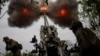 Украинские военнослужащие стреляют из американской гаубицы, Харьковская область, 21 июля 2022 года