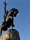 Памятник царю Грузии Ираклию II в городе Телави