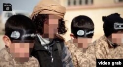 A capture from the IS video titled Al Farouq Training Camp for Cubs