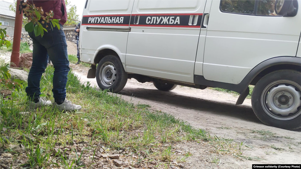 Близько 14:00 до домоволодіння в Дубках приїхала машина ритуальної служби