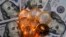 Рублю гораздо проще не расти вместе с ценами на нефть, чем не падать вместе с ними