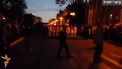 Керчане накануне Дня Победы взошли с факелами на Митридат Керчане накануне Дня Победы взошли с факелами на Митридат