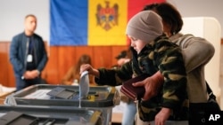 Голосование на выборах 28 сентября