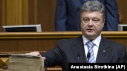 Ukrainian President Petro Poroshenko (file photo)