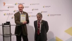 Мустафу Джемилева наградили орденом за борьбу с фашизмом России (видео) Мустафу Джемилева наградили орденом за борьбу с фашизмом России (видео)