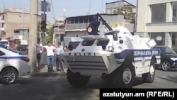 Ереван, 17 июля. Полиция заблокировала въезд в район Эребуни