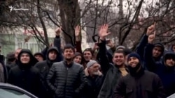Народ на стороне тех, кого оклеймили – Мумине Салиева о поддержке фигурантов «дела Хизб ут-Тахрир» (видео) Народ на стороне тех, кого оклеймили – Мумине Салиева о поддержке фигурантов «дела Хизб ут-Тахрир» (видео)