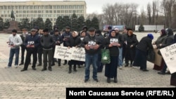 Родители убитых силовиками подростков и их родственники требуют наказания виновных