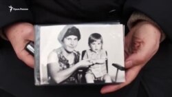 Свидание в СИЗО: «Мы не готовы продаться за копейку, да, мама?» (видео) Свидание в СИЗО: «Мы не готовы продаться за копейку, да, мама?» (видео)