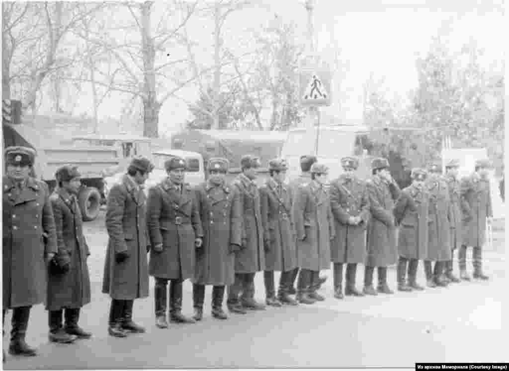 Митинг крымских татар в городе Бекобаде Ташкентской области. 14 февраля 1988 года. 