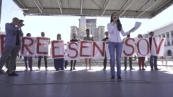«Люблю. Всех.» На Майдане читают рассказы Сенцова (видео) «Люблю. Всех.» На Майдане читают рассказы Сенцова (видео)