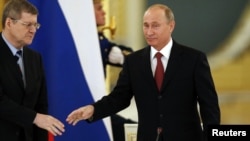 Президент России Владимир Путин и генеральный прокурор Юрий Чайка