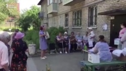 На лавочке, в багажнике, на вокзале: как в России голосуют за путинские поправки к Конституции (видео) На лавочке, в багажнике, на вокзале: как в России голосуют за путинские поправки к Конституции (видео)