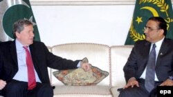 Holbrooke met with Pakistani President Asif Ali Zardari on his South Asian tour