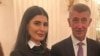 Представитель пророссийской крымскотатарской организации «Къырым бирлиги» Тамила Безазиева с премьер-министром Чехии Андреем Бабишем во время официального приема у президента Чехии, 28 октября 2019 года