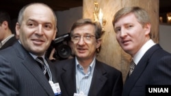Украинские олигархи Виктор Пинчук, Сергей Тарута и Ринат Ахметов в Давосе, 25 января 2008 года