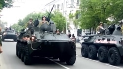 Танки, «Юнармія» та радянські пісні: в Севастополі репетирують парад до 9 травня (відео) Танки, «Юнармія» та радянські пісні: в Севастополі репетирують парад до 9 травня (відео)