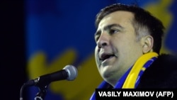 Михаил Саакашвили выступает на площади Независимости в Киеве, 7 декабря 2013 года