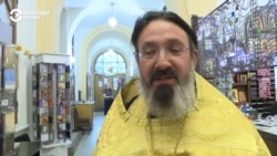 Протесты в Москве – священник укрыл людей в церкви (видео) Протесты в Москве – священник укрыл людей в церкви (видео)