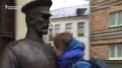 Slap! Belarus Statue A Magnet For Pranksters Slap! Belarus Statue A Magnet For Pranksters