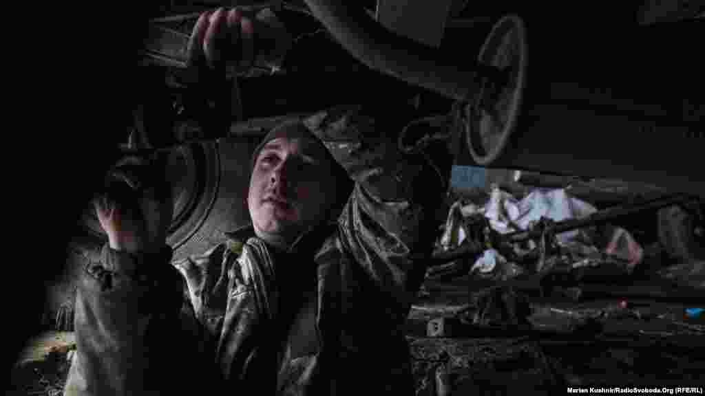 Автомобили у военных – не новые, они нуждаются в уходе и ремонте