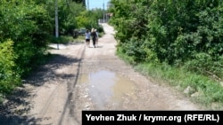 Лужи напоминают о прошедшем 18 июня в Севастополе ливне