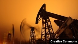 Добыча нефти, иллюстративное фото