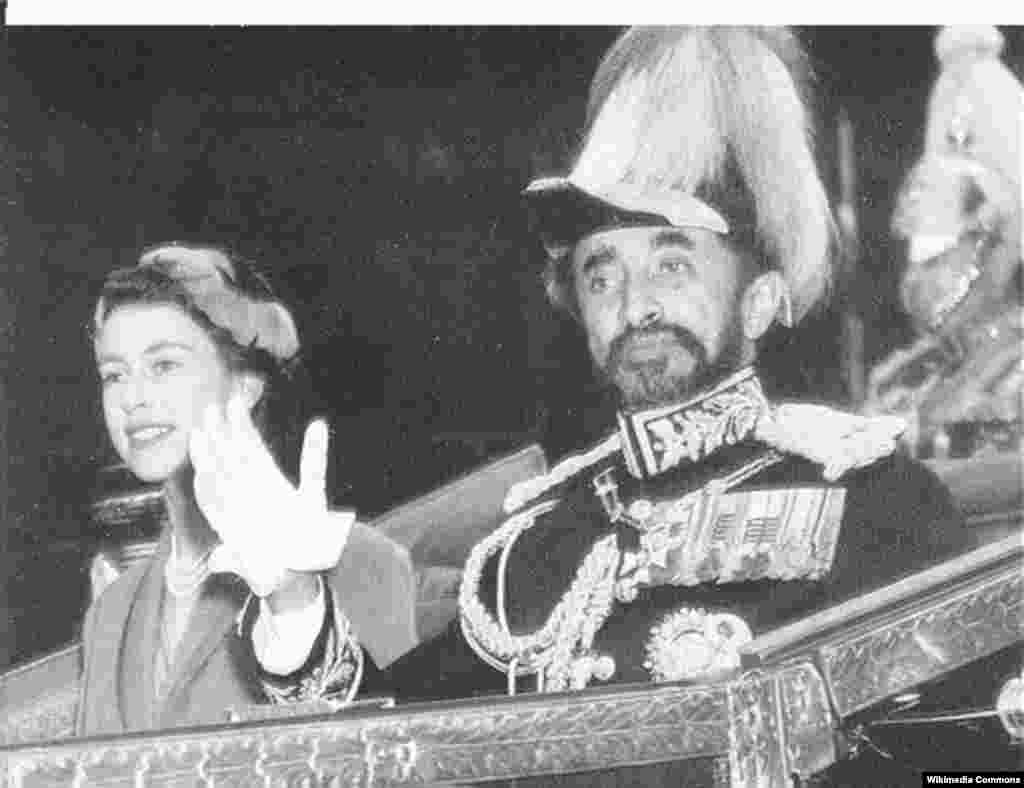 Елизавета Вторая и император Эфиопии Хайле Селассие, 1952 год. 