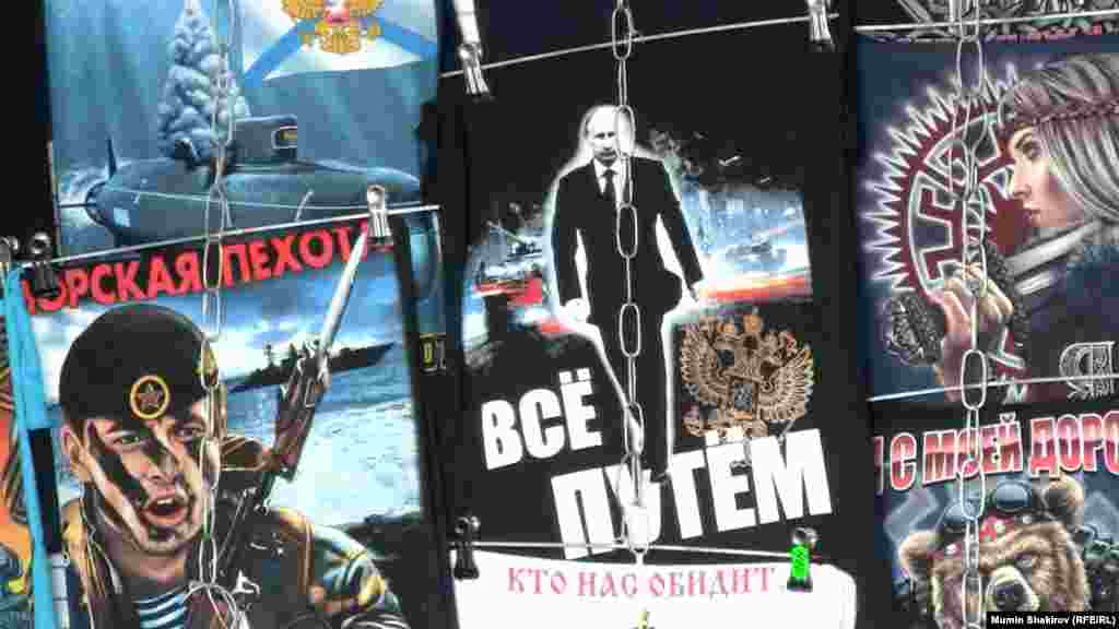 Футболки  раскупаются вяло. Зима. 