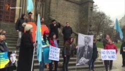 В Праге прошлись в поддержку крымских политзаключенных (видео) В Праге прошлись в поддержку крымских политзаключенных (видео)
