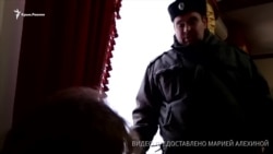 Крымские казаки vs Pussy Riot: «Она для меня не дама, она враг государства» (видео) Крымские казаки vs Pussy Riot: «Она для меня не дама, она враг государства» (видео)