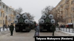 Officials confirmed that Turkey, which is negotiating the purchase of S-400 missile defense systems from Russia, is one of the countries that received the warning.
