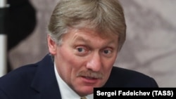 Дмитрий Песков сказал, что не стоит обращать никакого внимания на информацию о стягивании российских войск к границе с Украиной