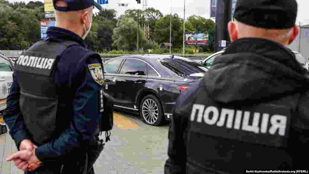 За словами голови Київської обласної прокуратури Олексія Хоменка, по автомобілю Сергія Шефіра вистрілили 18 разів  