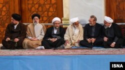 ابراهیم رئیسی در کنار دیگر چهرههای ارشد جمهوری اسلامی در مراسم سالگرد درگذشت آیتالله خمینی (خرداد ۱۳۹۷)