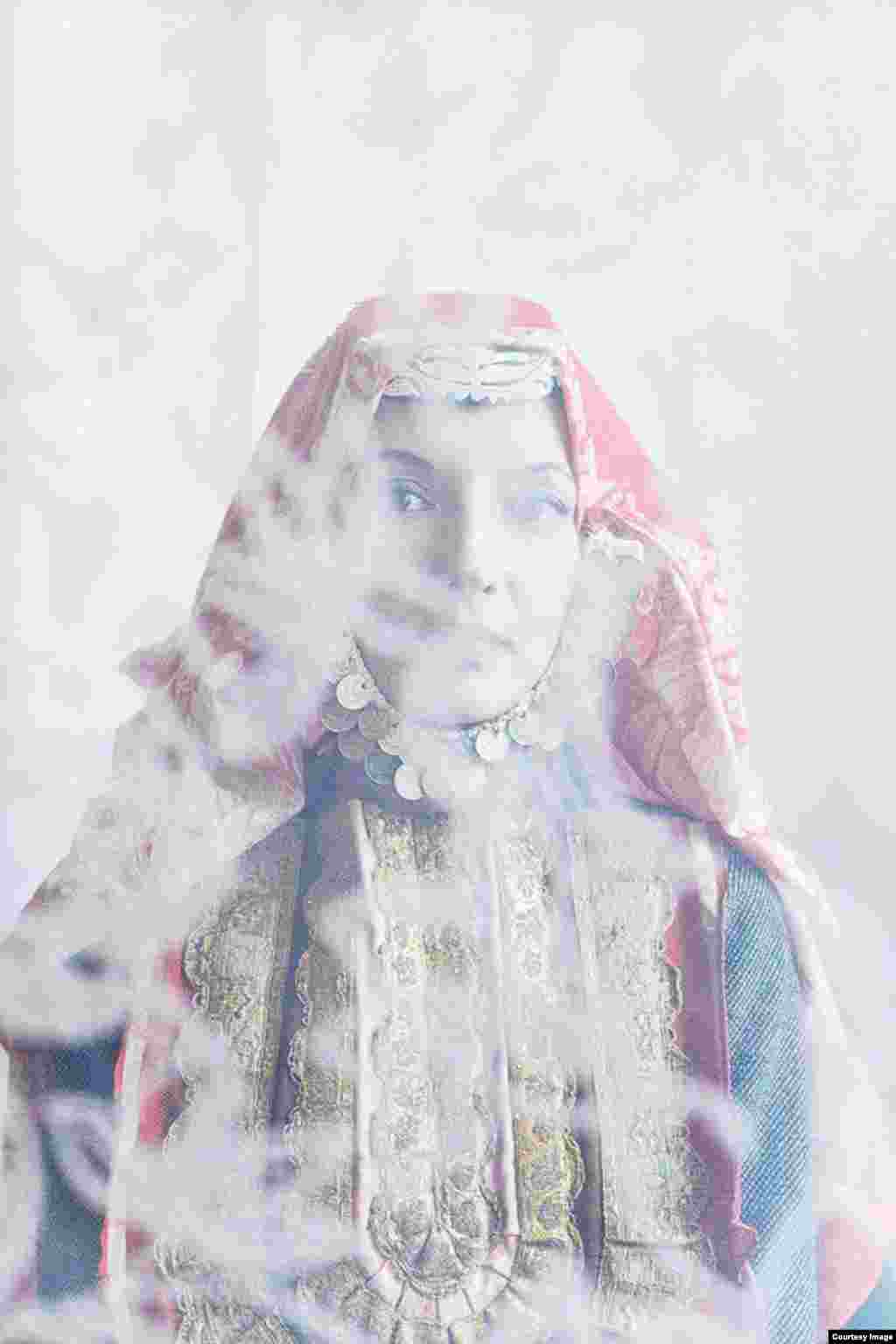 Елена, 31 год:  "Моя семья ассимилировалась, и традиции утерялись. Папа у меня наполовину башкир, наполовину — волжский булгар"