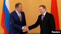 Міністар замежных спраў Беларусі Уладзімер Макей(справа) і міністар замежных спраў Расеі Сяргей Лаўроў, архіўнае фота