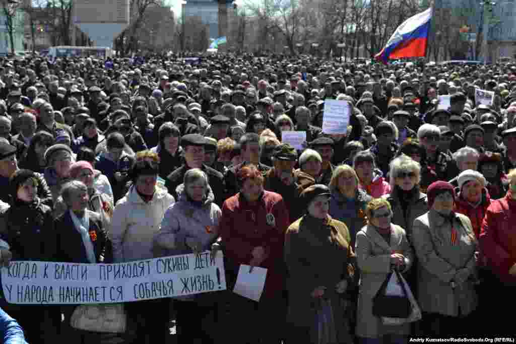 A pro-Russia separatist rally was also held in the eastern city of Lugansk on April 6. 