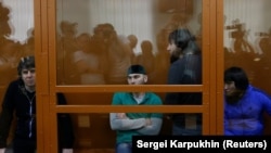 Тамерлан Эскерханов, Шадид Губашев, Заур Дадаев, Анзор Губашев (слева направо) в зале суда