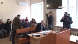 «Позор судье!» Как «единороса» Кучерявого отправляли под домашний арест в Херсоне (видео) «Позор судье!» Как «единороса» Кучерявого отправляли под домашний арест в Херсоне (видео)