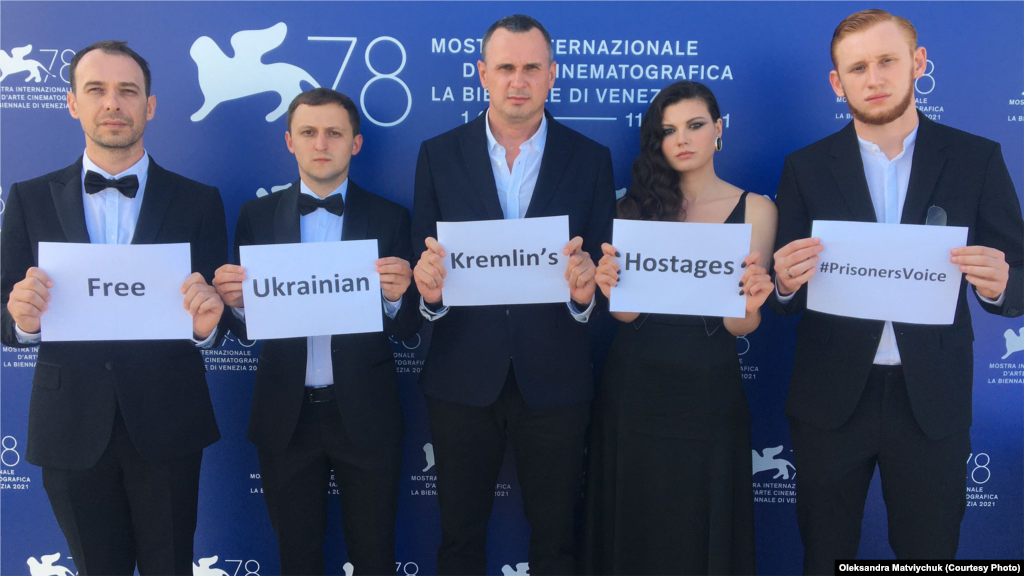 Акция в поддержку узников Кремля в Венеции перед премьерой фильма «Носорог», снятого украинским режиссером, бывшим политузником Кремля из Крыма Олегом Сенцовым