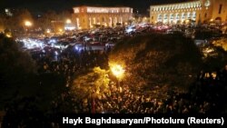 Ереван: штурм здания правительства и парламента