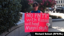 Пикет у здания Сената США в поддержку "закона Магнитского". 18 июля 2012