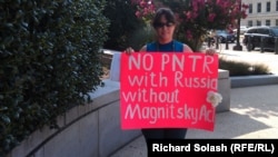 Пикет у здания Сената США в поддержку "закона Магнитского". 18 июля 2012