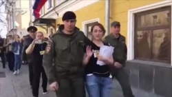 Участницу акции "Надоел" арестовали на 10 суток Участницу акции "Надоел" арестовали на 10 суток