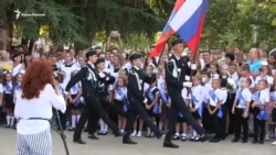 Триколоры и военные. Первый звонок в школе Севастополя (видео) Триколоры и военные. Первый звонок в школе Севастополя (видео)