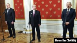 Президент Азербайджана Ильхам Алиев, премьер-министр Армении Никол Пашинян и президент России Владимир Путин (слева направо), январь, 2021 год