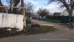 Российские силовики провели обыск в доме крымскотатарского активиста (видео) Российские силовики провели обыск в доме крымскотатарского активиста (видео)